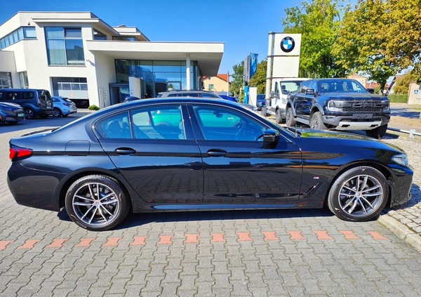 BMW Seria 5 cena 211000 przebieg: 26499, rok produkcji 2022 z Wieluń małe 254